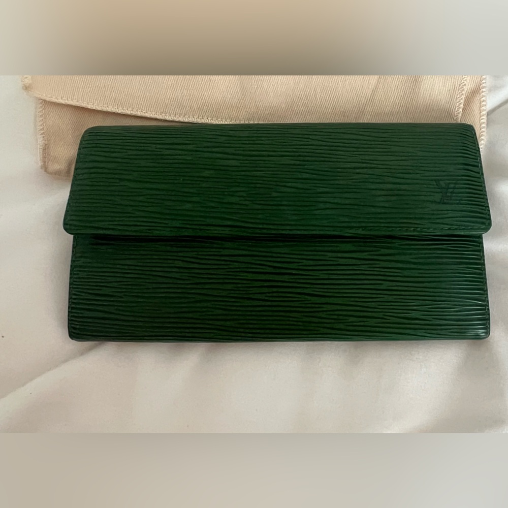 Louis Vuitton Sarah wallet in emerald green epi  Leather Wallet